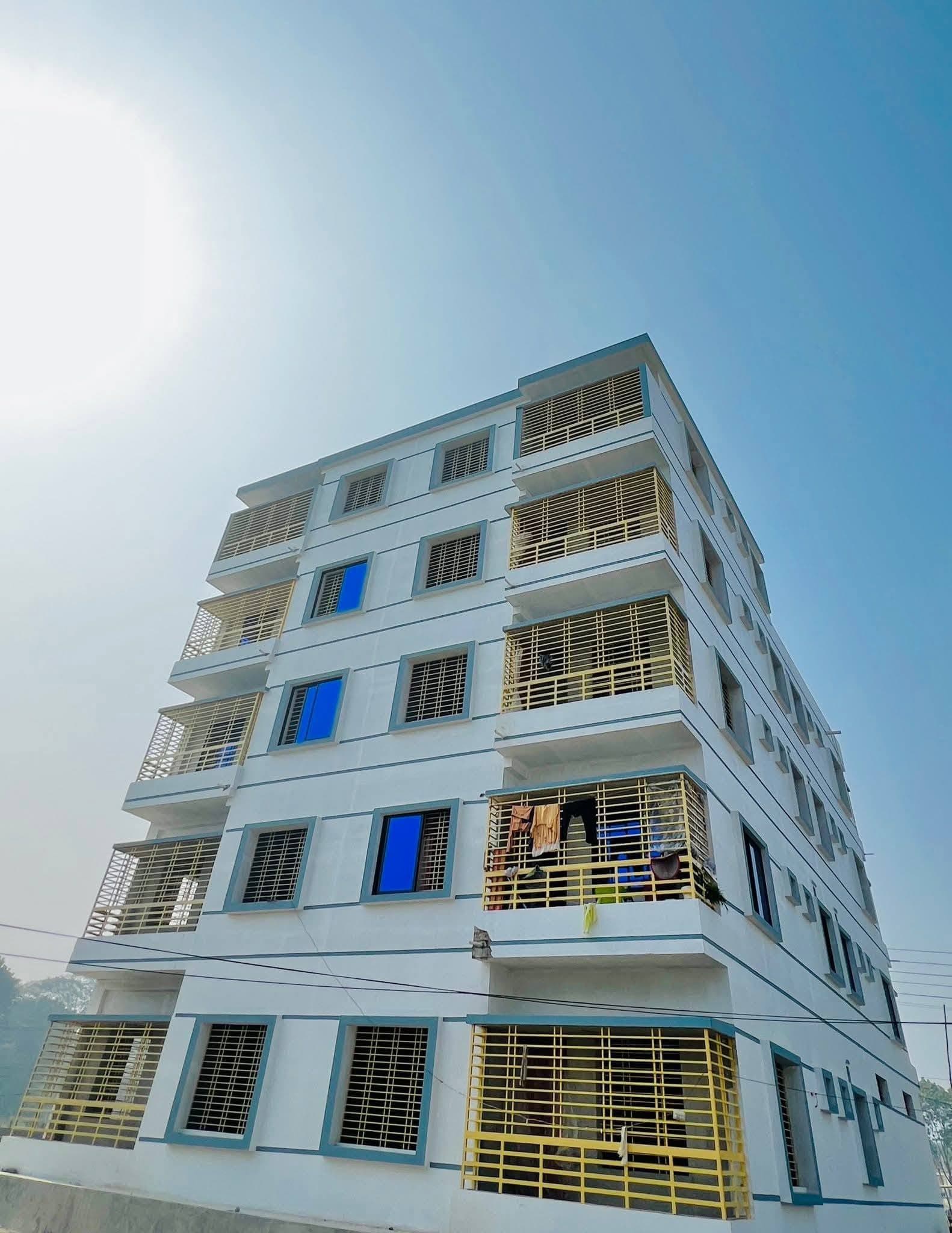 ফরিদপুর সদর উপজেলা পিছনে, ১ নাম্বার পুলিশ ফাঁড়ি সংলগ্ন ফ্যামিলি বাসা ভাড়া হবে। 2