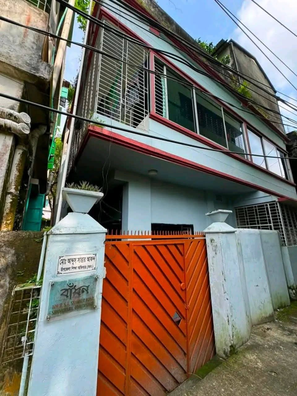 ময়মনসিংহ শহর, এস এ সরকার রোড, সানকিপাড়া এলাকায় জরুরি ভিত্তিতে ৩ তলা বাড়িসহ ৪.১০ শতাংশ জমি বিক্রি হবে।