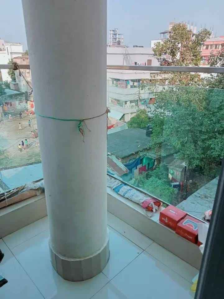 রাজশাহীতে  ২.৫ কাঠা জমির উপর নির্মিত ৫ তলা বাসার এক পাশ পুরোটা জমি সহ বিক্রি করা হবে।  4