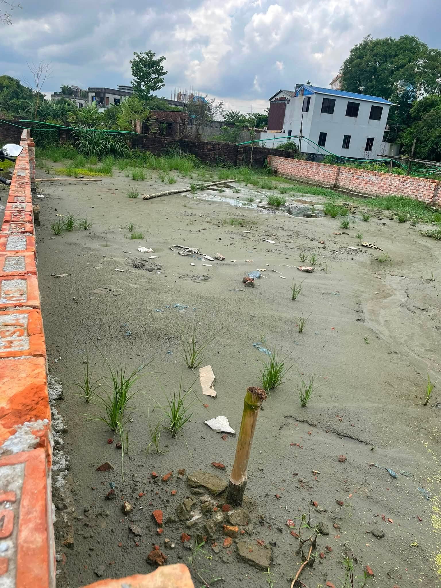 উওর খান মেডিক্যাল রোড উওরা টাউন কলেজের সাথে ৪৬ নং ওয়ার্ড এ ৮ কাটা জমি বিক্রি করা হবে। 2