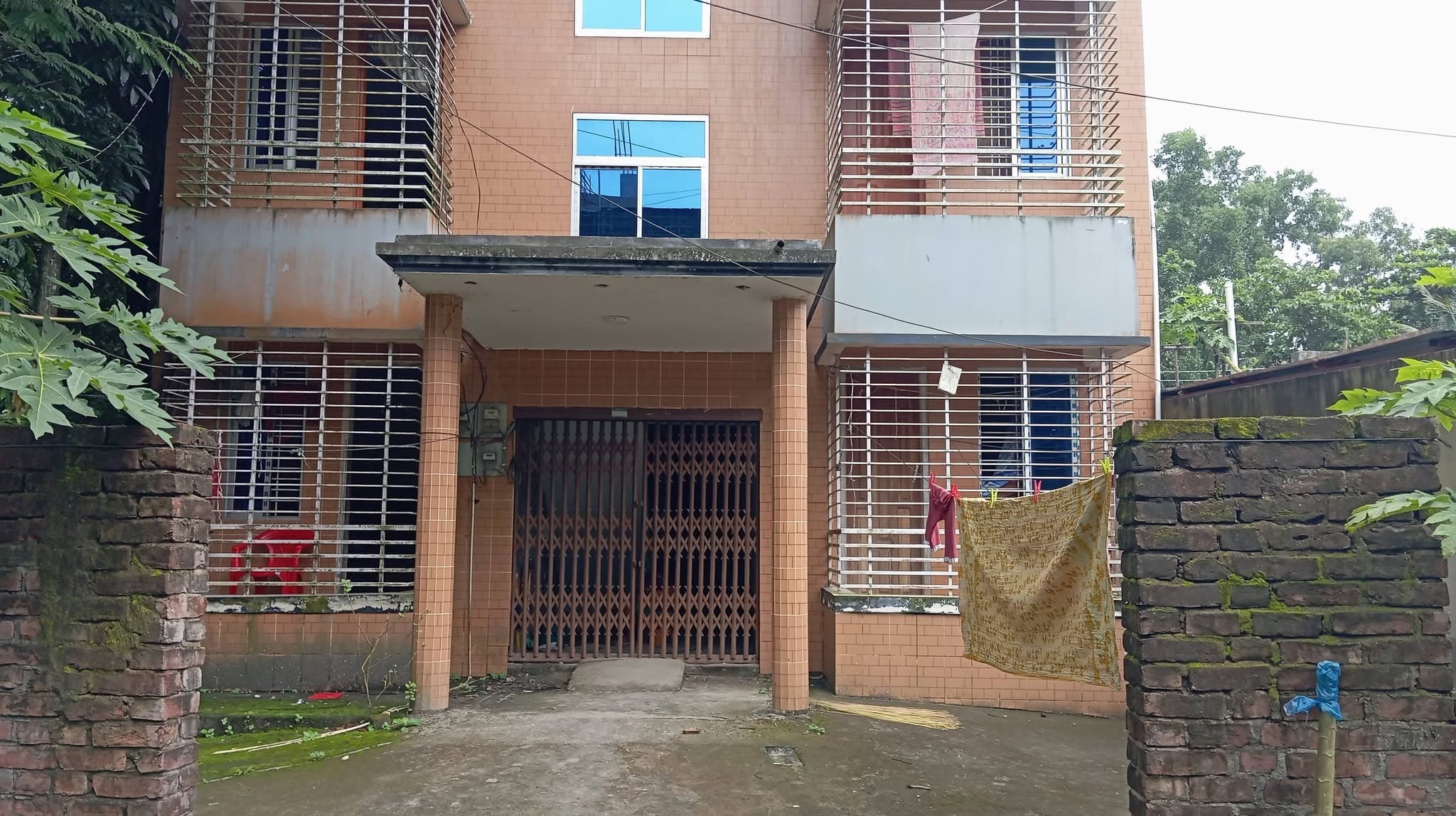  বরিশালের লাকুটিয়া সড়কে দারুণ লোকেশনে ২ তলা ভবন বিক্রি! 2