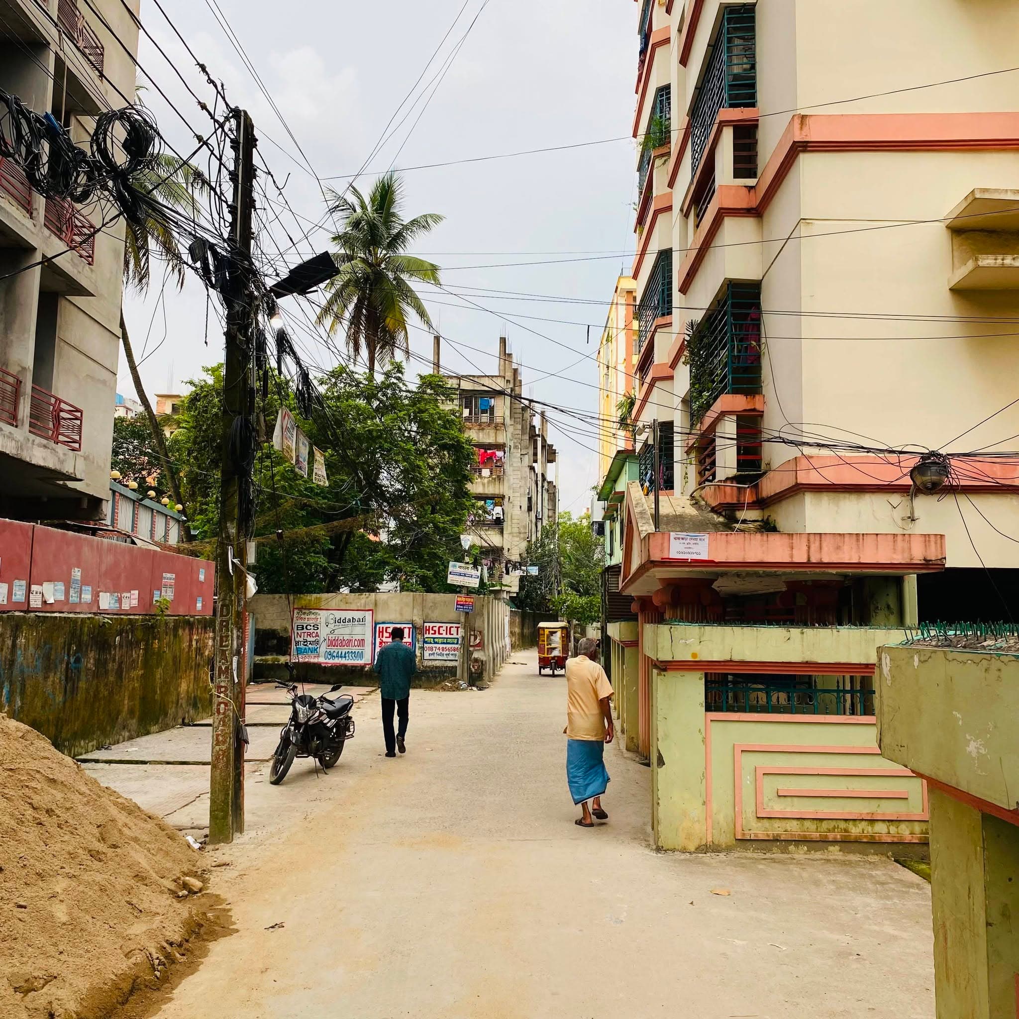 রেডি  2 টি ফ্ল্যাট বিক্রি হবে।
