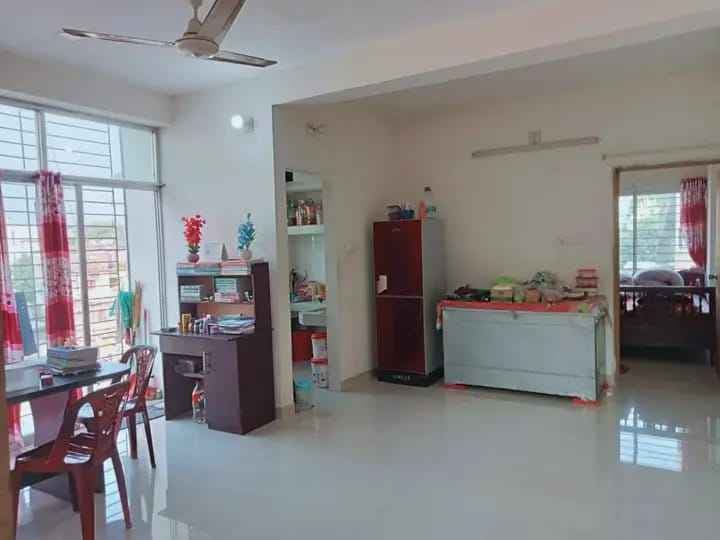 রাজশাহীতে  ২.৫ কাঠা জমির উপর নির্মিত ৫ তলা বাসার এক পাশ পুরোটা জমি সহ বিক্রি করা হবে।  3