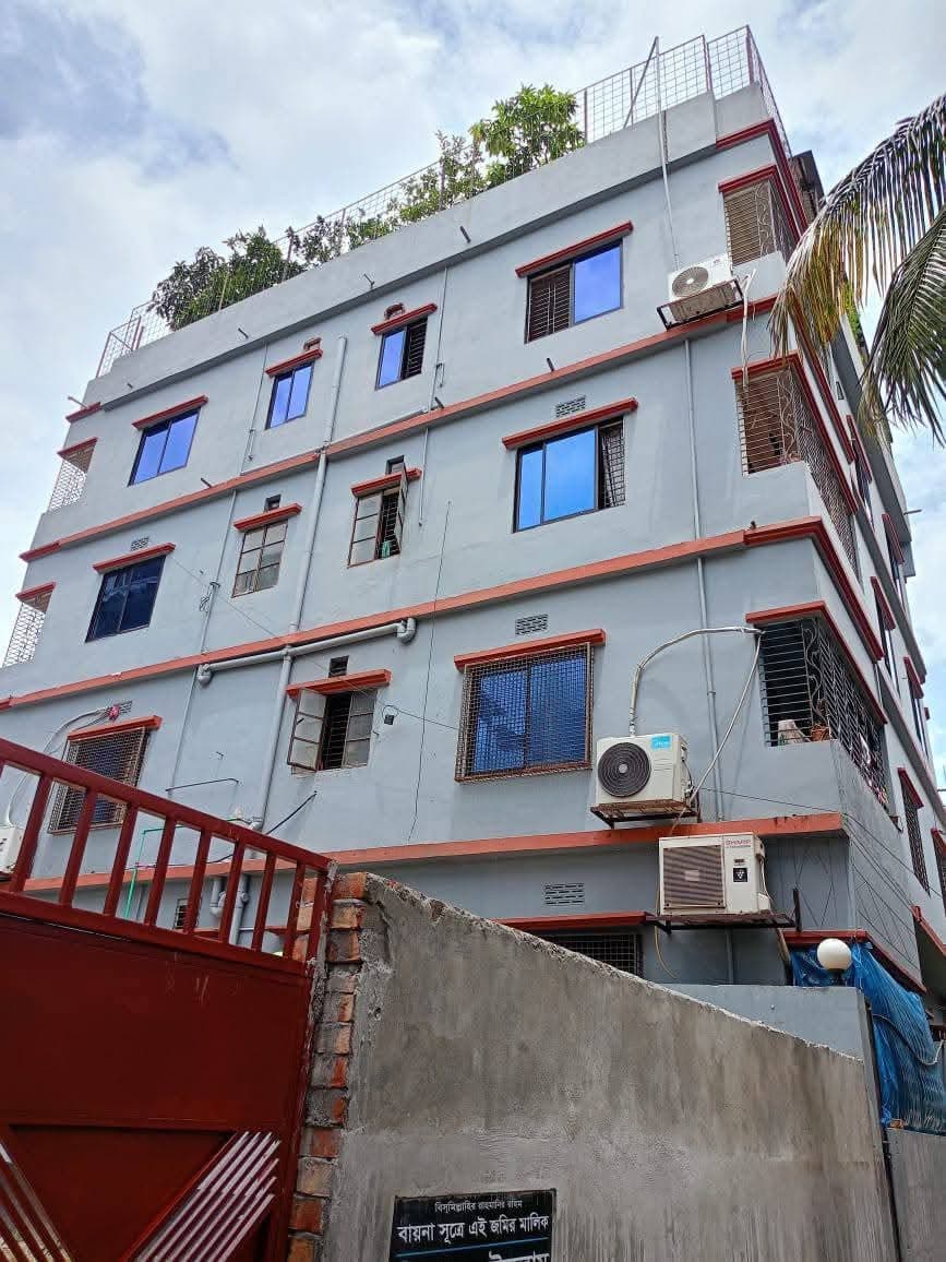 জরুরি ভিত্তিতে ৪ তলা দৃষ্টিনন্দন বাড়ি বিক্রয় হবে!