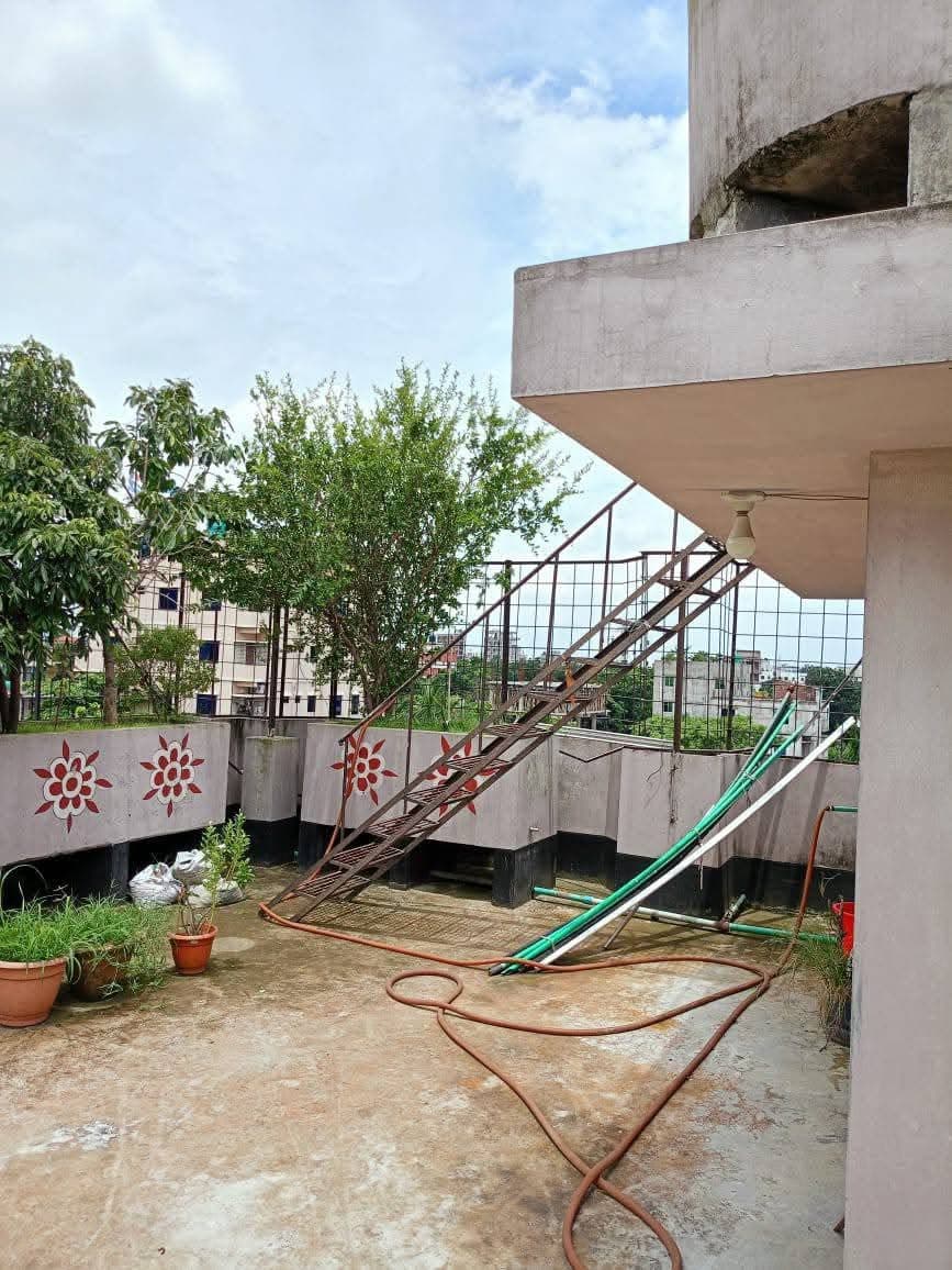 জরুরি ভিত্তিতে ৪ তলা দৃষ্টিনন্দন বাড়ি বিক্রয় হবে! 4